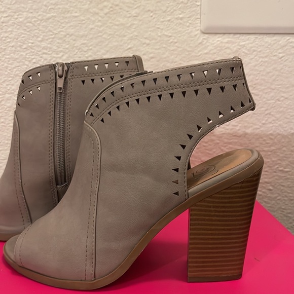Grey booties - Picture 3 of 6